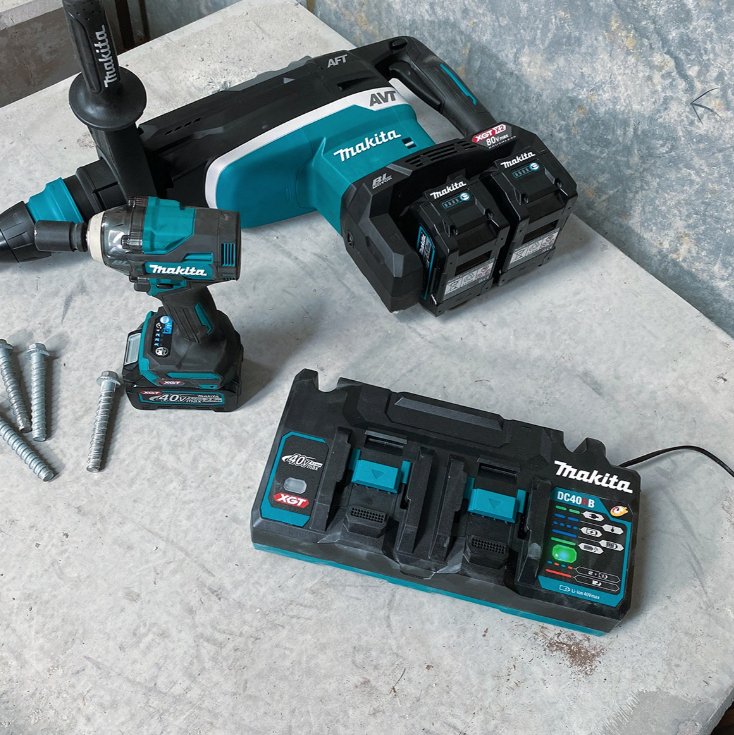 Makita - DC40RB - Industrial Shed